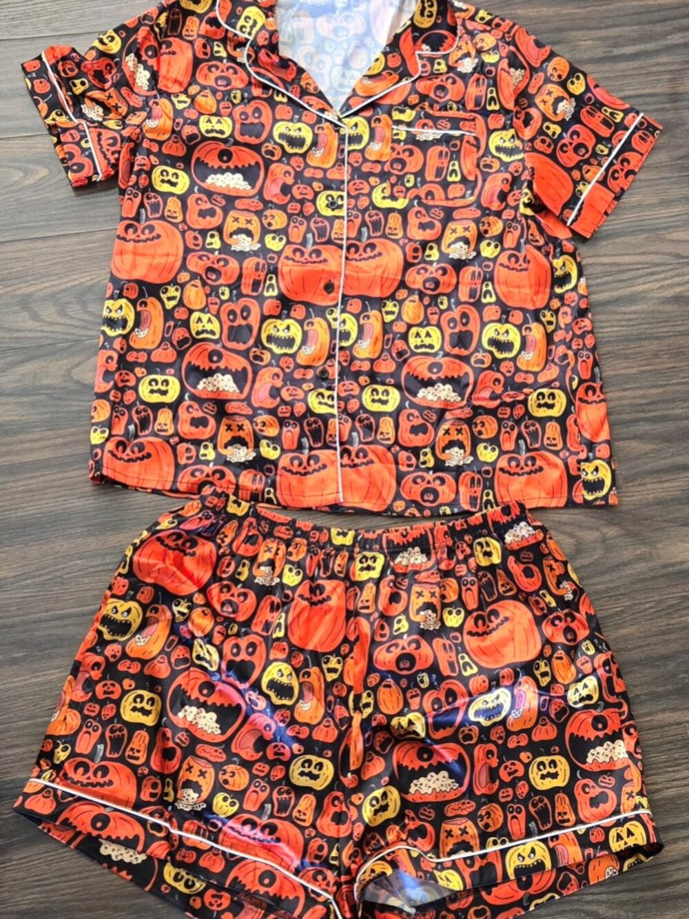 HALLOWEEN/PUMPKIN - Themed Women's Pajama Set NWOT/SIZE L